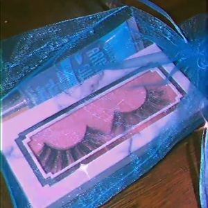 Lashes+lipgloss bundle